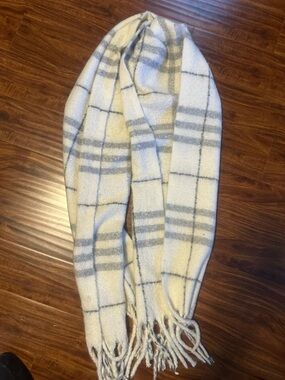 Cozy Cream & Gray Plaid Fringe Scarf